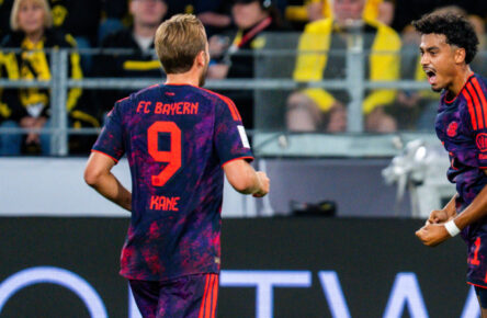 Nathaniel Brown jubelt im Supercup für den FC Bayern in Dortmund