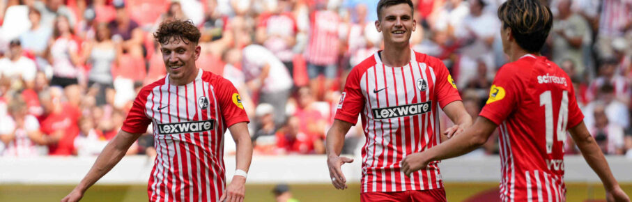 Philipp Treu SC Freiburg, 29, Yannik Engelhardt SC Freiburg, 16 und Yuito Suzuki SC Freiburg, 14 Torjubel, Emotionen, Torschuss, Abschluss, Torerfolg, Tor, Treffer , Deutschland, Fussball, Testspiel, Saisoneröffnung, SC Freiburg vs. Crystal Palace, 15.08.2026, Europa-Park Stadion, Freiburg Freiburg Europa-Park Stadion Baden-Wuerttemberg Deutschland *** Philipp Treu SC Freiburg, 29, Yannik Engelhardt SC Freiburg, 16, and Yuito Suzuki SC Freiburg, 14goal celebrations, emotions, shot on goal, finish, goal scored, goal, hit, Germany, soccer, friendly match, season opener, SC Freiburg vs. Crystal Palace, August 15, 2026, Europa-Park Stadium, Freiburg, Freiburg, Europa-Park Stadium, Baden-Württemberg, Germany Copyright: xArnexAmbergx