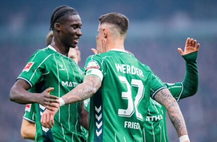 Karim Coulibaly und Marco Friedl vom SV Werder Bremen