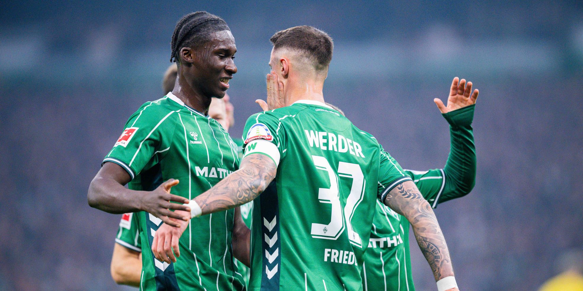 Karim Coulibaly und Marco Friedl vom SV Werder Bremen