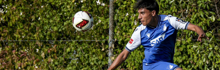 Deniz Zeitler Hoffenheim, 38, am Ball, Freisteller, Ganzkörper, Einzelbild, Einzelfoto, Aktion, Action, 29.07.2026, Zuzenhausen Deutschland, Fussball, Testspiel, TSG 1899 Hoffenheim - Holstein Kiel, DFB/DFL REGULATIONS PROHIBIT ANY USE OF PHOTOGRAPHS AS IMAGE SEQUENCES AND/OR QUASI-VIDEO. *** Deniz Zeitler Hoffenheim, 38, on the ball, isolated figure, full-body shot, single image, single photo, action, 29 07 2026, Zuzenhausen, Germany, soccer, friendly match, TSG 1899 Hoffenheim vs. Holstein Kiel, DFB and DFL regulations prohibit any use of photographs as image sequences and/or quasi-video xozx