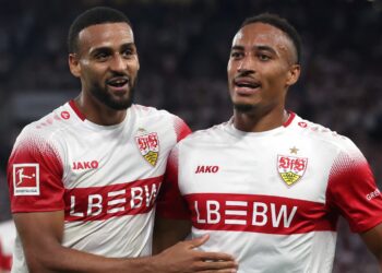 Jamie Leweling (r.) und Josha Vagnoman vom VfB Stuttgart