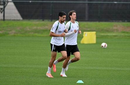 Kevin Diks und Philipp Sander von Borussia Mönchengladbach