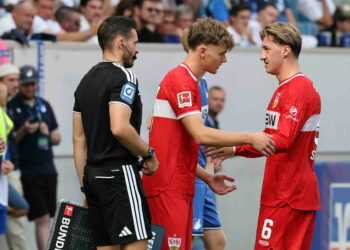 Yanik Spalt wird beim VfB Stuttgart für Angelo Stiller eingewechselt.