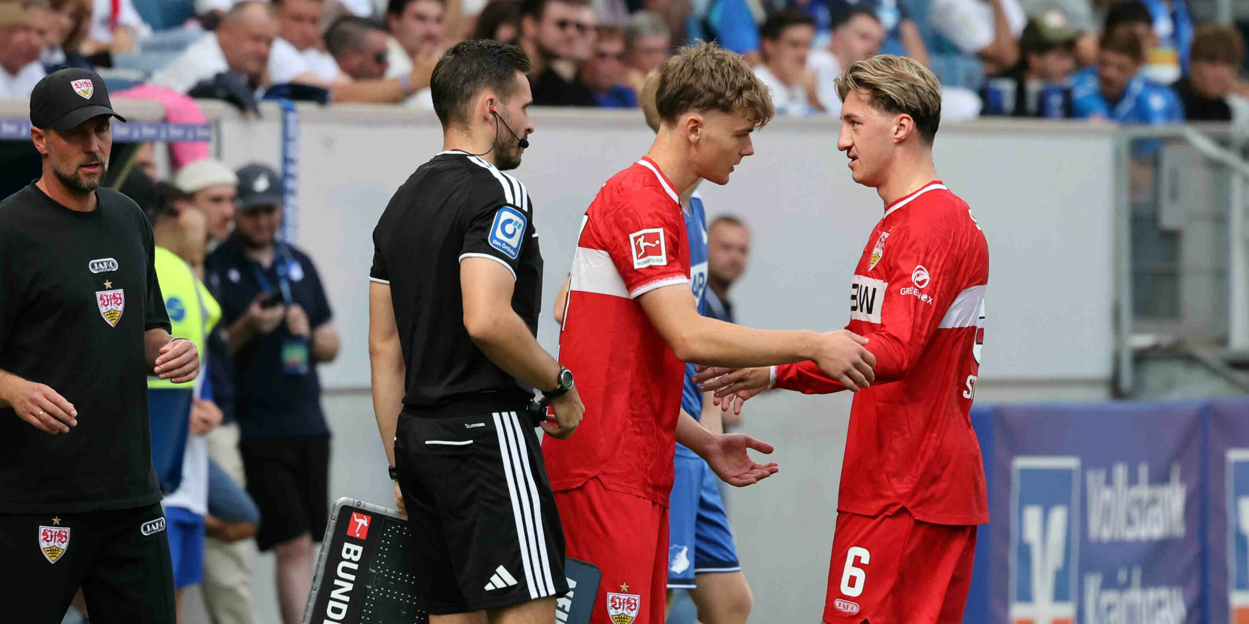 Yanik Spalt wird beim VfB Stuttgart für Angelo Stiller eingewechselt.