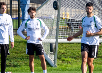 Nicolas Kühn (mittig) könnte Gladbach bereits am Wochenende