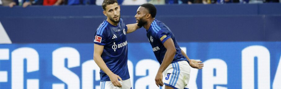Adil Aouchiche und Moussa Sylla vom FC Schalke 04