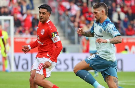 Robert Andrich von Bayer Leverkusen und Nadiem Amiri vom 1. FSV Mainz 05