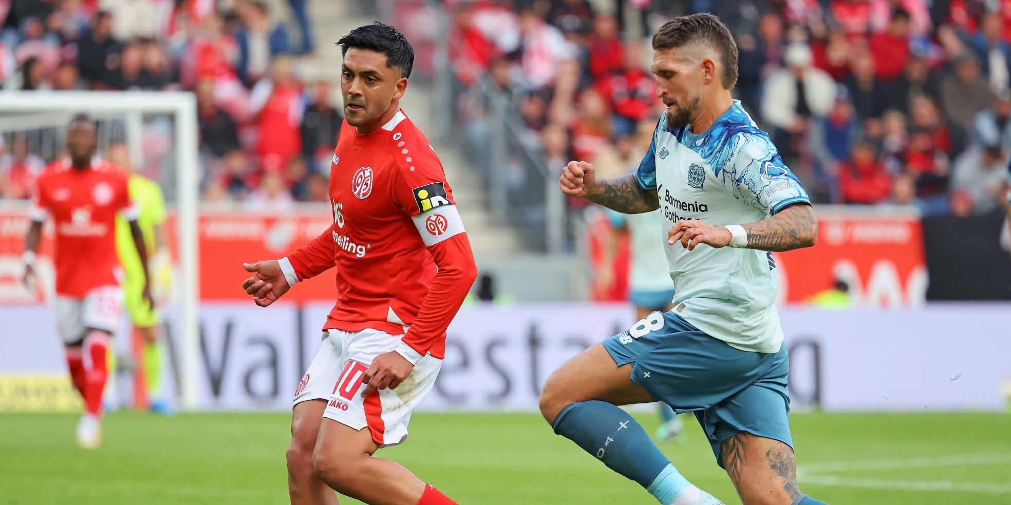 Robert Andrich von Bayer Leverkusen und Nadiem Amiri vom 1. FSV Mainz 05