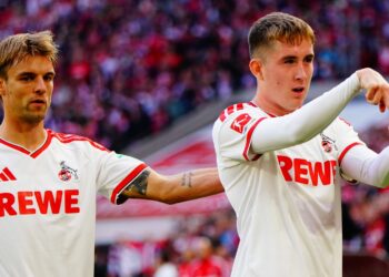 Borna Sosa und Isak Johannesson vom 1. FC Köln