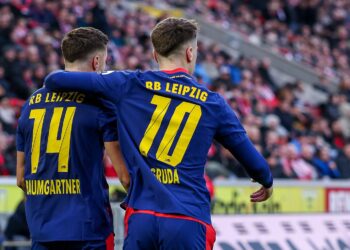 Christoph Baumgartner und Brajan Gruda von RB Leipzig