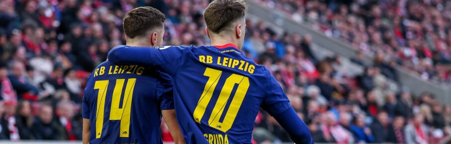Christoph Baumgartner und Brajan Gruda von RB Leipzig