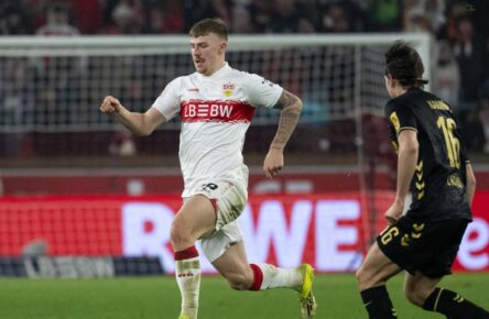 Finn Jeltsch vom VfB Stuttgart und Jakub Kaminski vom 1. FC Köln