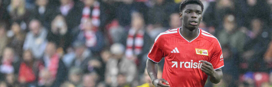 im Bild v.l.: Mekhi Gray Union Berlin, 32, GER, Berlin, Fussball, 1. FC Union Berlin vs Borussia Dortmund, BVB 09, in der Alten Försterei, 17.10.2026, DFB/DFL REGULATIONS PROHIBIT ANY USE OF PHOTOGRAPHS AS IMAGE SEQUENCES AND/OR QUASI-VIDEO, *** Pictured, from left: Mekhi Gray, Union Berlin, 32, GER, Berlin, soccer, 1. FC Union Berlin vs. Borussia Dortmund, BVB 09, at the Alte Försterei, October 17, 2026, DFB and DFL regulations prohibit any use of photographs as image sequences and/or quasi-video, Copyright: HMBxMedia/UwexKoch