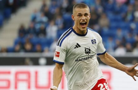 Miro Muheim trifft für den HSV