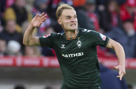 Amos Pieper überzeugt in der Abwehr von Werder Bremen.