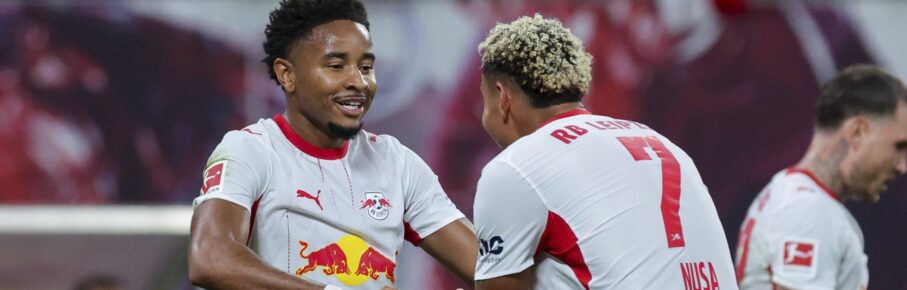 Christopher Nkunku und Antonio Nusa von RB Leipzig