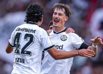 Robin Koch und Can Uzun von Eintracht Frankfurt