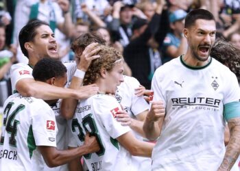 KLEINDIENST Tim Team Borussia Moenchengladbach mit BOLIN Hugo nach seinem Tor DFL Fussball Bundesliga Saison 2026 - 2027 BL Spiel Borussia Moenchengladbach - SV Elversberg Moenchengladbach am 05. 09. 2026