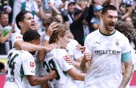 KLEINDIENST Tim Team Borussia Moenchengladbach mit BOLIN Hugo nach seinem Tor DFL Fussball Bundesliga Saison 2026 - 2027 BL Spiel Borussia Moenchengladbach - SV Elversberg Moenchengladbach am 05. 09. 2026