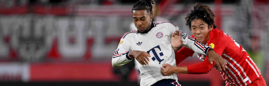 Fussball 1. Bundesliga Saison 2026/2027 7. Spieltag 25.10.2026 SC Freiburg - FC Bayern Muenchen Michael Olise li, FC Bayern Muenchen gegen Rihito Yamamoto re, SC Freiburg *** Soccer, Bundesliga 1, 20262027 Season, Matchday 7, October 25, 2026: SC Freiburg vs. FC Bayern Munich Michael Olise left, FC Bayern Munich, vs. Rihito Yamamoto right, SC Freiburg